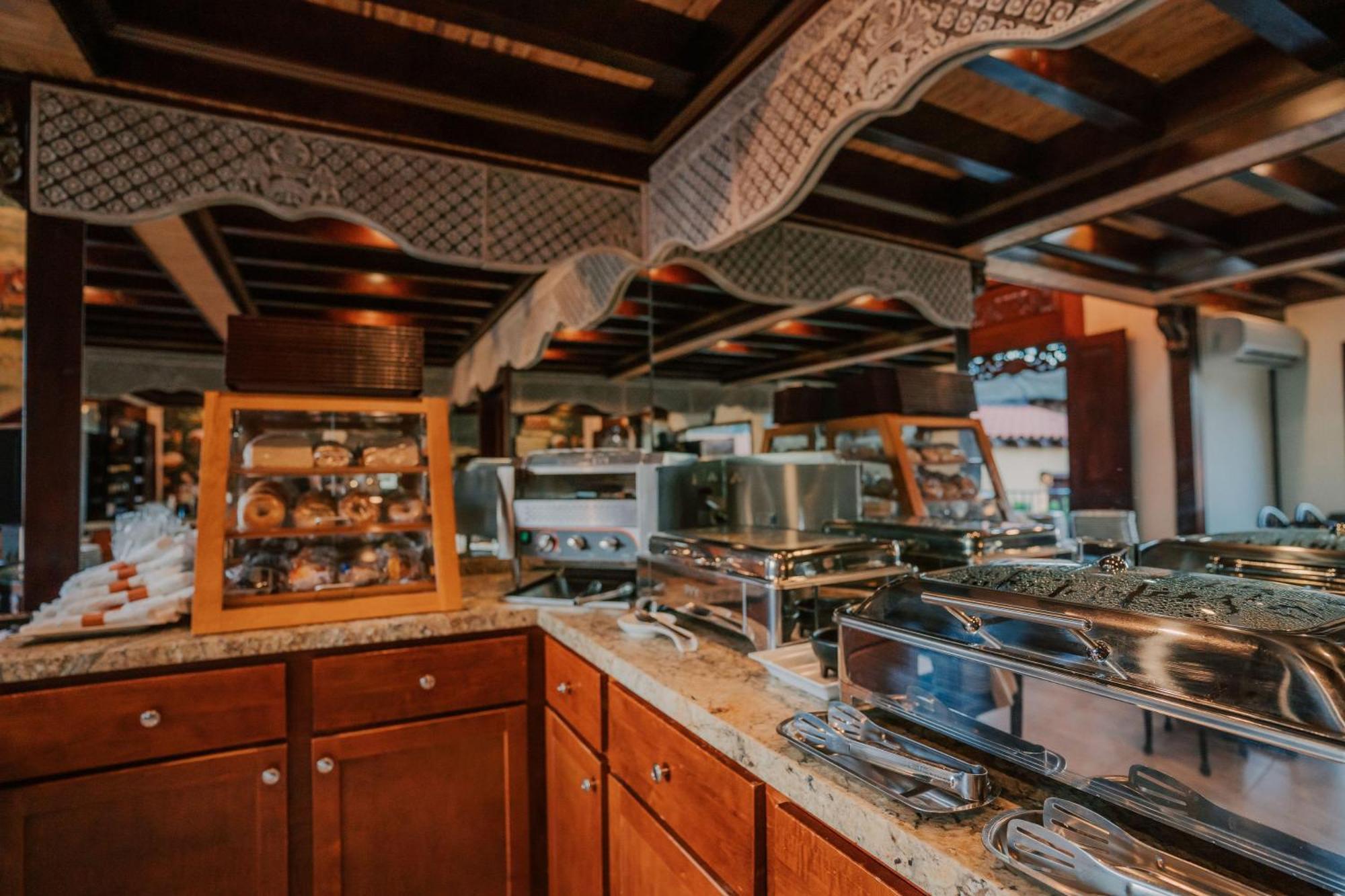 Pantai Inn Сан Диего Екстериор снимка